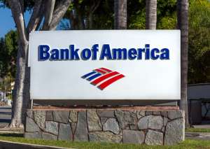 Η Bank of America «πυροβολεί» τα ομόλογα των ελληνικών τραπεζών