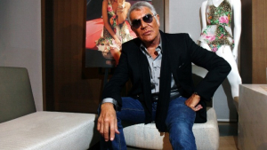 Ιταλία: Πέθανε ο σχεδιαστής μόδας Ρομπέρτο Καβάλι