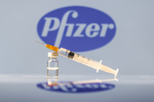 Ο Ευρωπαϊκός Οργανισμός Φαρμάκων εγκρίνει τα εμβόλια Pfizer και Moderna κατά της Όμικρον