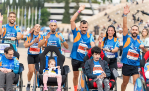 Stoiximan Wheels of Change: Τρέχοντας μαζί με Άτομα με Αναπηρία στον Ημιμαραθώνιο Αθήνας