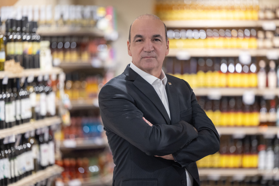 Μασούτης: «Aνοίγεται» σε ακίνητα, τουρισμό, logistics και retail media