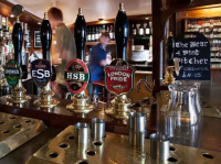 Οικονομική πίεση στις βρετανικές πάμπς