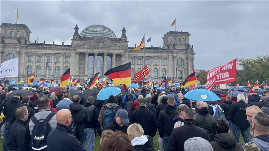Γερμανία: Ο Σολτς κάλεσε τους πολίτες "να προστατεύσουν τη δημοκρατία" από την ακροδεξιά