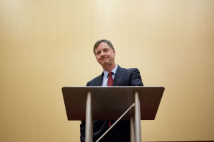 Έβανς (Fed): Δυνατή η μείωση του πληθωρισμού χώρις ύφεση στις ΗΠΑ