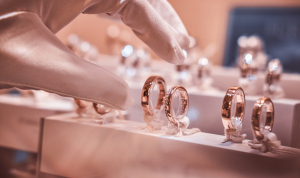 Bain &amp; Company: Ανθεκτική η παγκόσμια αγορά προϊόντων πολυτελείας, παρά τις προκλήσεις