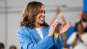 ΗΠΑ: Η Κάμαλα Χάρις "κλείνει την ψαλίδα" από τον Τραμπ, σύμφωνα με νέα δημοσκόπηση