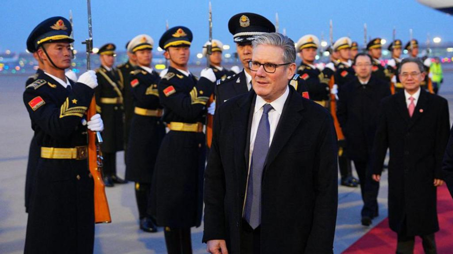 Στάρμερ: Δεν μπορούμε να αγνοήσουμε τις ευκαιρίες που προσφέρει η Κίνα