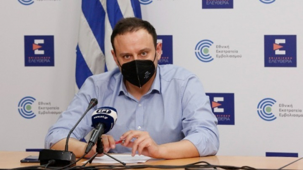 Μαγιορκίνης: Η όμικρον δεν είναι αθώα