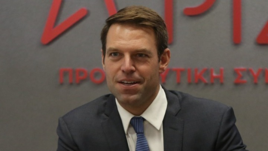 Κασσελάκης: Στις «αόρατες διαδρομές» των αστέγων, με πωλητή της «Σχεδίας»