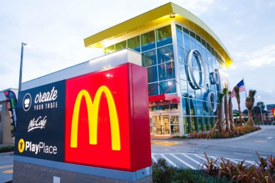 Mc Donalds: Πως μια συνταξιοδότηση ενίσχυσε το χαρτοφυλάκιό της στις ΗΠΑ
