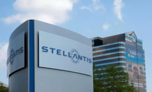 Stellantis: Κατέγραψε καθαρά κέρδη 670 εκατ. ευρώ το α' εξάμηνο μετά τις τεράστιες ζημιές του 2025