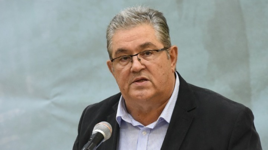 Ο Δ. Κουτσούμπας ψήφισε στη γενέτειρα του, τη Λαμία (vid)