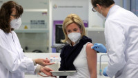 Κορονοϊός: Διπλασιάζει τον ρυθμό εμβολιασμών η Γερμανία