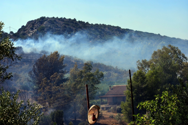 Στις φλόγες πυκνό δάσος στο Κατακάλι Κορινθίας