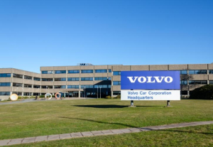 Volvo Cars: Η τεχνολογία Connected Safety προειδοποιεί για ατυχήματα κατά τη διάρκεια της οδήγησης
