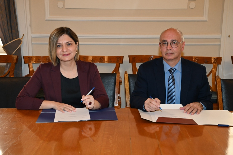 Πέπη Σταμάτη, Chief People and Corporate Affairs Officer της AEGEAN και ο Πρύτανης του Οικονομικού Πανεπιστημίου Αθηνών, Καθηγητής Βασίλης Βασδέκης