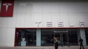 Tesla: Προσέφυγε στη Δικαιοσύνη κατά των σουηδικών ταχυδρομείων