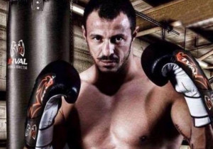 Δολοφονία στη Βάρη: Εκτέλεσαν τον πυγμάχο Τάσο Μπερδέση στη μέση του δρόμου