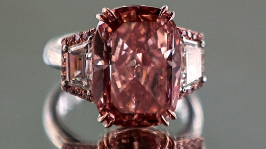 Το ροζ διαμάντι &quot;Williamson Pink Star&quot; πουλήθηκε έναντι σχεδόν 58 εκατ. δολαρίων