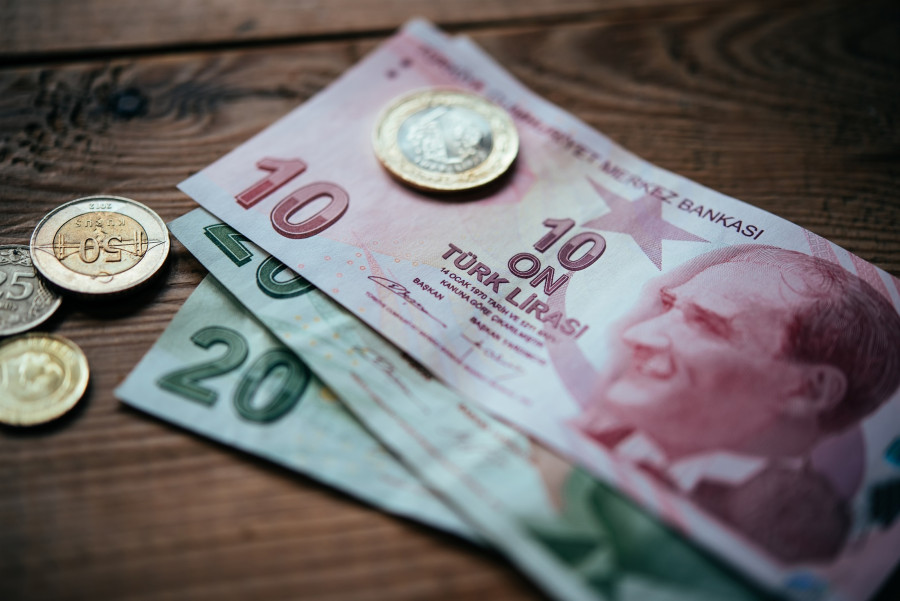 Τουρκία: Αμετάβλητα τα επιτόκια από την κεντρική τράπεζα, περιορίζει τις απώλειες η λίρα