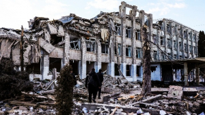 Συνοικίες του Κιέβου χτυπήθηκαν από ρωσικά πυρά - Πάνω από 2.500 οι νεκροί άμαχοι στη Μαριούπολη