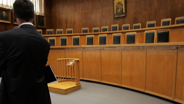 Γιατί καθυστερεί η απονομή δικαιοσύνης στη χώρα;