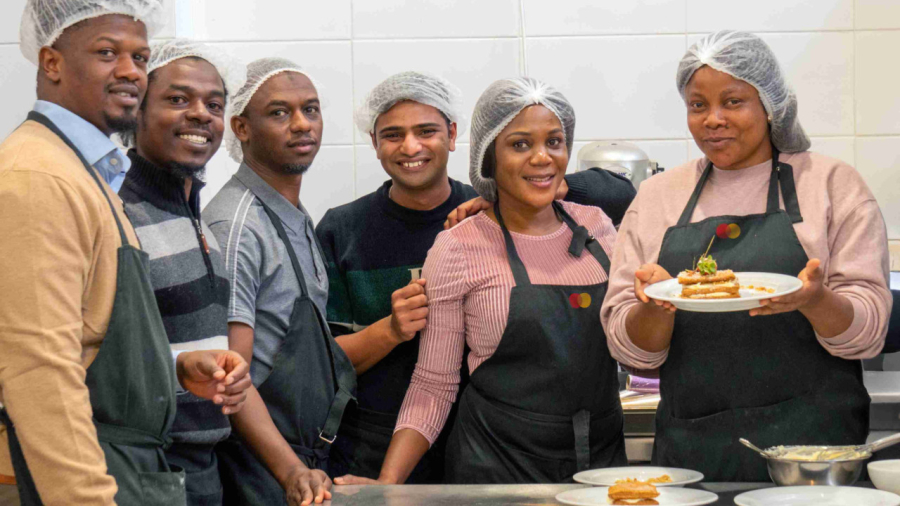 Ένα εστιατόριο που "σερβίρει" ευκαιρίες — και το στήνει η Mastercard