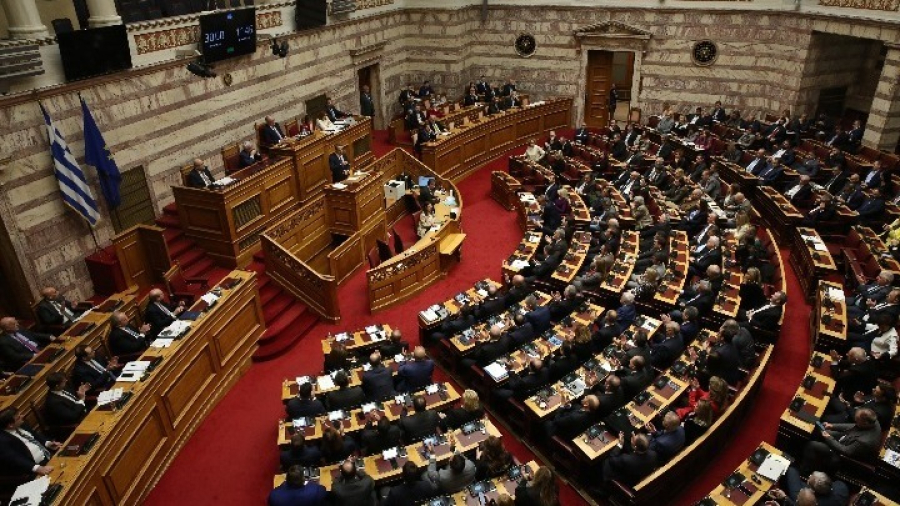 Boυλή: Στην ολομέλεια το νομοσχέδιο για την επιστολική ψήφο