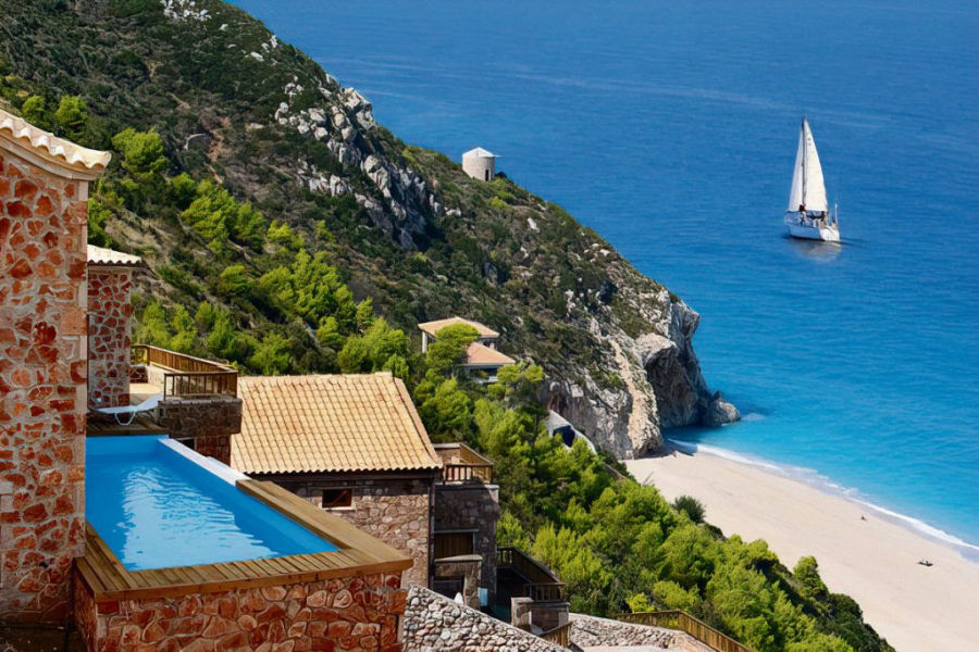 Πόλος έλξης ευρωπαϊκών κεφαλαίων η Ελλάδα για αγορές εξοχικών κατοικιών