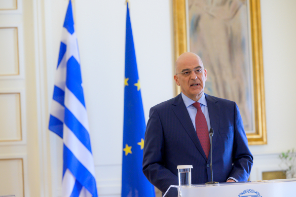 Άνοιξε και πάλι η πρεσβεία της Ελλάδας στο Κίεβο - Τι ανέφερε ο Ν. Δένδιας