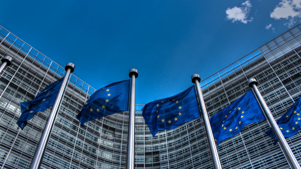 Έναν χρόνο πριν τις επόμενες Ευρωπαϊκές Εκλογές, οι πολίτες αναγνωρίζουν τον αντίκτυπο της ΕΕ στη ζωή τους
