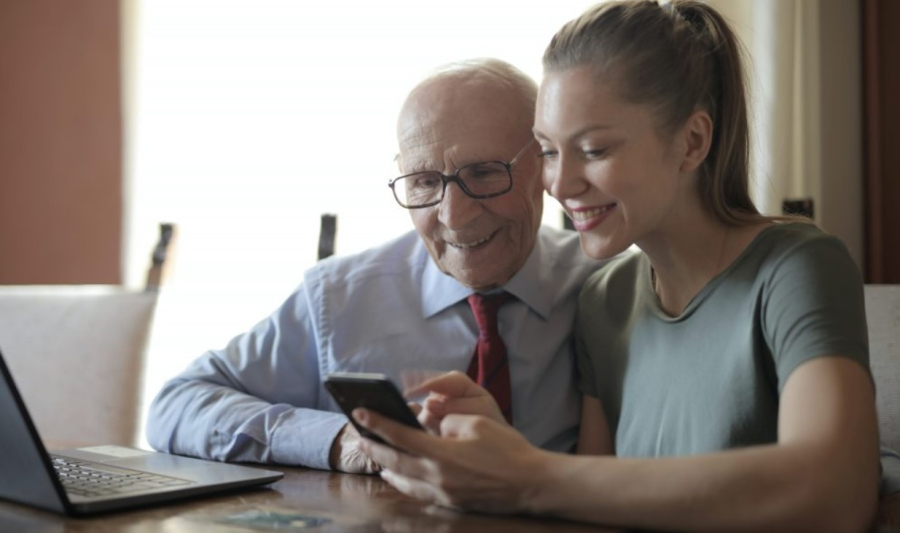 Τεράστια περιθώρια ανάπτυξης για την «ασημένια οικονομία»: Το παράδειγμα του grandmama με τους angel investors