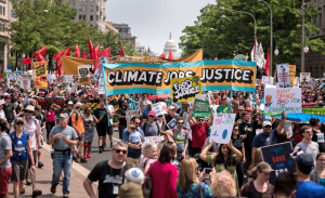 Τραμπ: Νέοι κατηγορούν τον πρόεδρο για την κλιματική πολιτική του