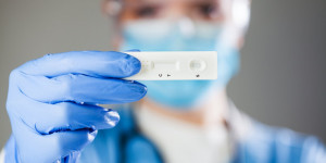 Διανομή self tests από σήμερα για μαθητές και εκπαιδευτικούς- Από 10/05 για τους εργαζόμενους στο Δημόσιο