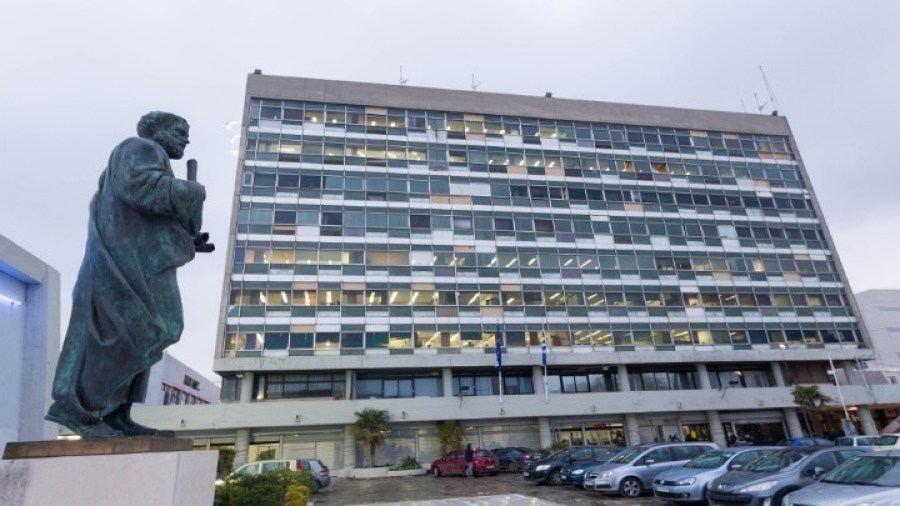 Θεσσαλονίκη: Επέμβαση των ΜΑΤ στη Νομική Σχολή του ΑΠΘ - Απομάκρυνση των καταληψιών