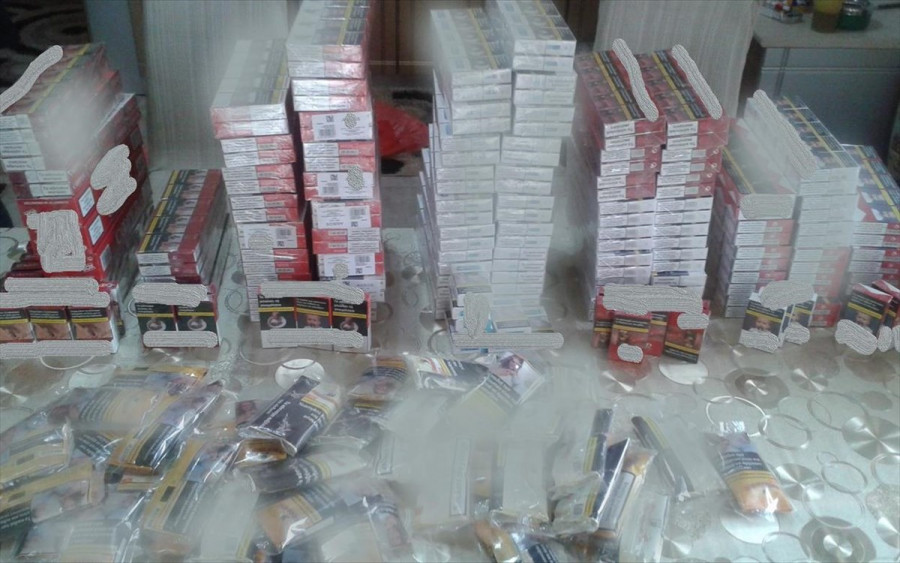 Πάτρα: Η ΕΛΑΣ συνέλαβε σπείρα που διακινούσε ποσότητες λαθραίων καπνικών προϊόντων