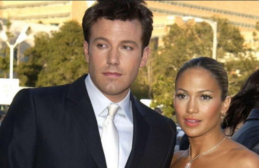 Σε ρομαντικό δείπνο αγκαλιά Τζένιφερ Λόπεζ και Μπεν Άφλεκ