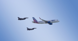 SKY express: Δύο αεροπλάνα της πέταξαν δίπλα σε αεροσκάφη της Πολεμικής Αεροπορίας