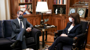 Συνάντηση Σακελλαροπούλου-Μητσοτάκη στο Προεδρικό Μέγαρο