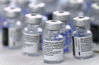 Ο FDA αναμένεται να δώσει πλήρη έγκριση στο εμβόλιο της Pfizer τις επόμενες μέρες