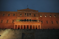 Διακόπτεται ο φωτισμός στην πρόσοψη της Βουλής για εξοικονόμηση ενέργειας