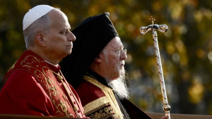 Στο Φανάρι ο Πάπας Λέων ΙΔ’ – Θα υπογράψει κοινή διακήρυξη με τον Οικουμενικό Πατριάρχη