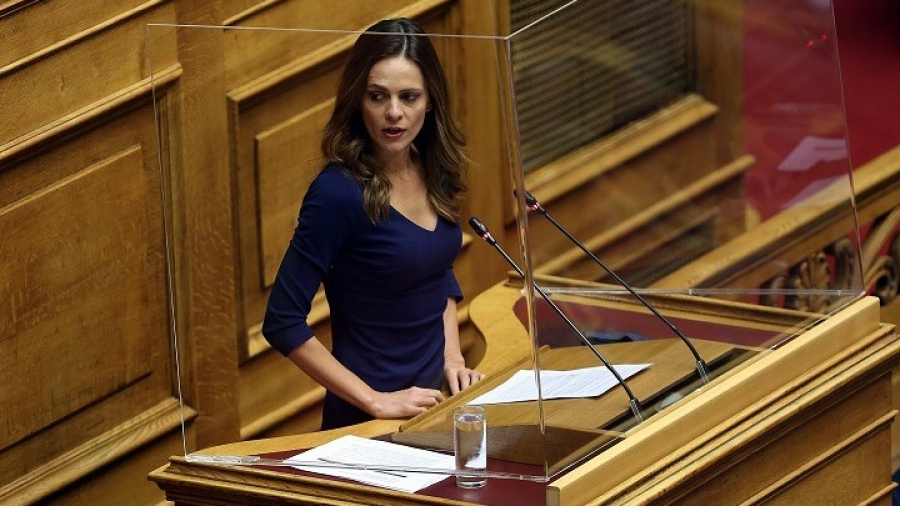 Προϋπολογισμός 2022 - Αχτσιόγλου (ΣΥΡΙΖΑ): Δραστική μείωση εισοδημάτων και δαπανών υγείας