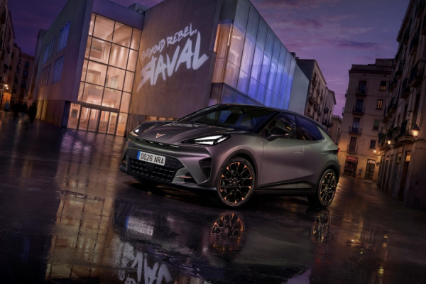 Cupra: Λάνσαρε το νέο Cupra Raval στη Βαρκελώνη