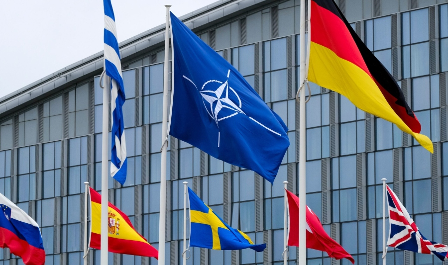 Σύνοδος ΥΠΕΞ ΝΑΤΟ: Συγκρατημένη αισιοδοξία για τις συνομιλίες Ρωσίας και Ουκρανίας