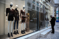 ΣΕΠΕΕ: Στα 4 δισ. οι δαπάνες για ρούχα και παπούτσια το 2022