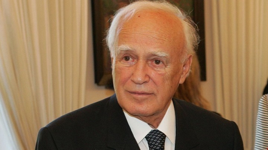 Σήμερα η εξόδιος ακολουθία του Κάρολου Παπούλια - Αύριο στα Ιωάννινα η κηδεία