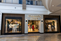 Abercrombie &amp; Fitch: «Ρεκόρ» καθαρών πωλήσεων στα 1,1 δισ. δολάρια για το α΄ τρίμηνο του 2026