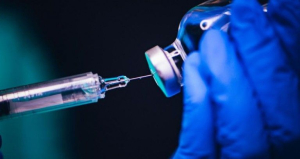 ΗΠΑ: Νέο επικαιροποιημένο εμβόλιο για την covid θα κυκλοφορήσει τον Σεπτέμβριο