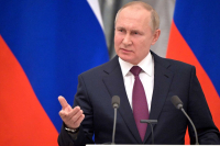 Ο Πούτιν εξετάζει την επιβολή στρατιωτικού νόμου στη Ρωσία